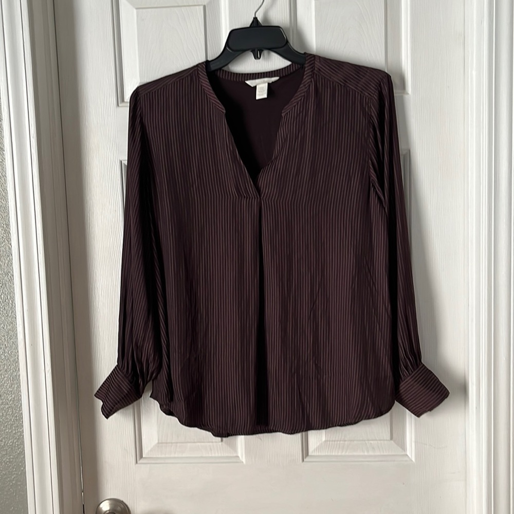 Maternity long sleeve blouse with button cuffs